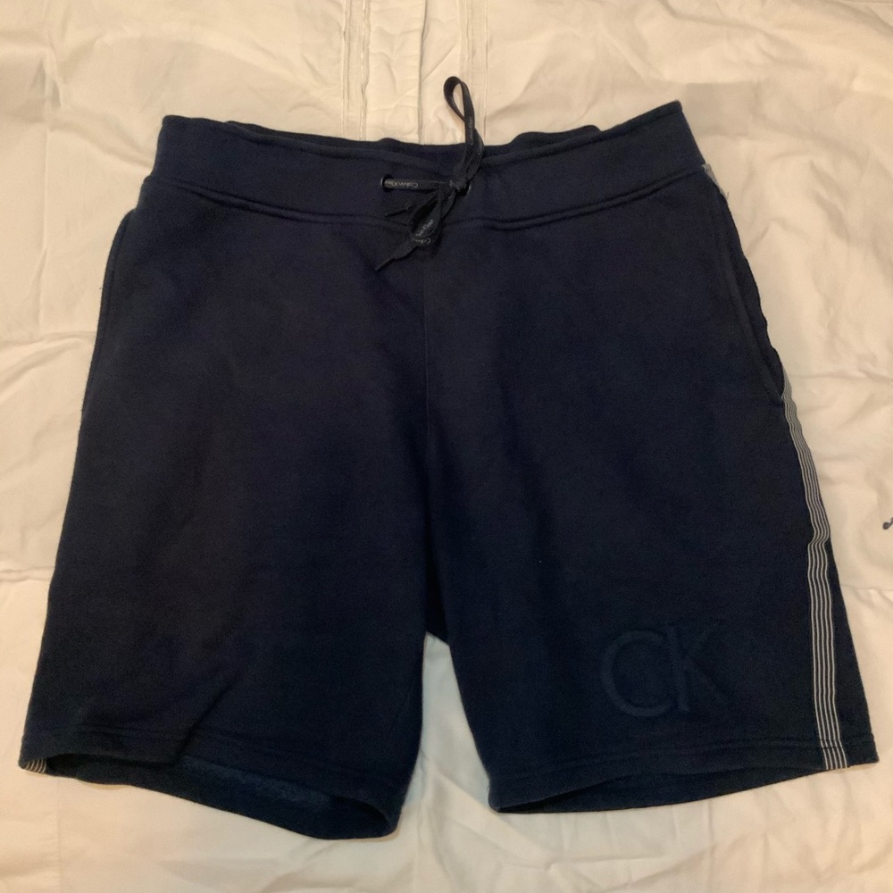 Short Calvin Klein size medium